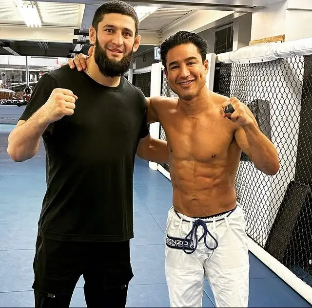Mario Lopez training with Khamzat Chimaev